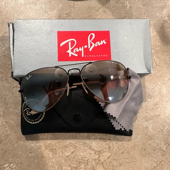 Ray Ban Aviator ๐๐ด๐๐๐โ๏ธ - Picture 1 of 8